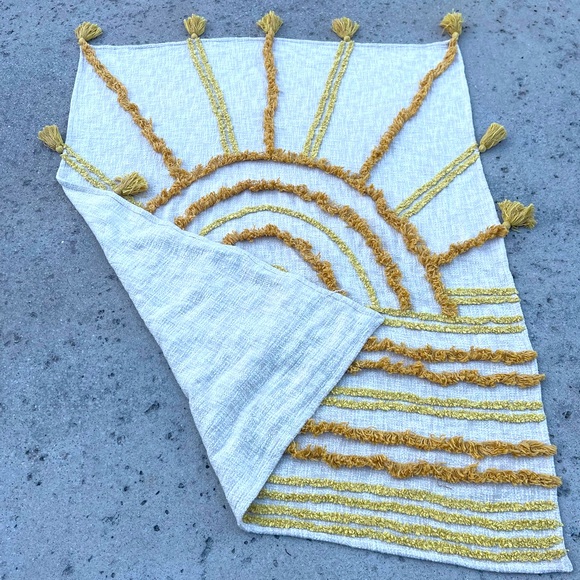 Modern Ray Throw Blanket - Picture 6 of 7